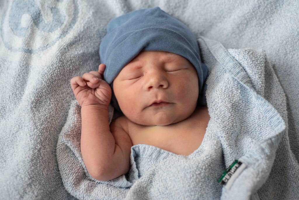 Morton Schneider aus Engelbrechtsche Wildnis geboren am 07.07.26 um 23:42Uhr; 54cm; 3310g.